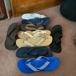 SO 9/10 size flip flops. BUNDLE OF 9 SAME SIZE/ ASSORTMENT OF COLORS